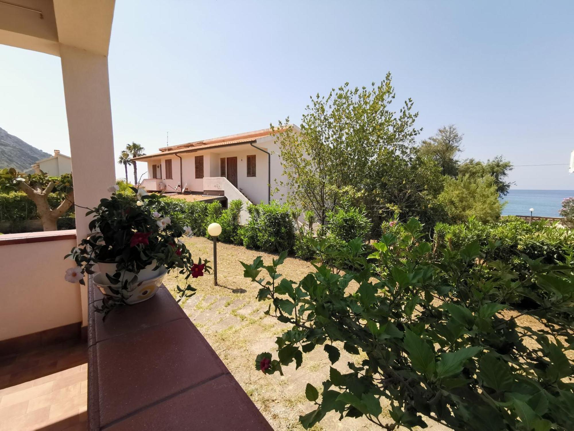 Casa Con Giardino E Terrazzo Vicino Al Mare Villa Piraino Exteriör bild